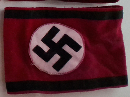 Damaged Armband